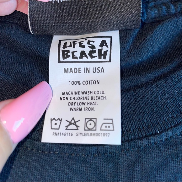 NWT Life’s A Beach Men’s Tee - Picture 5 of 6